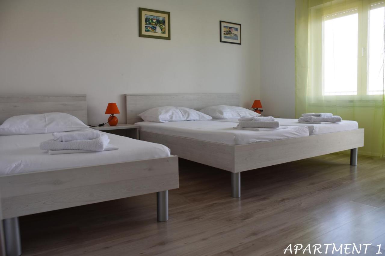 Apartments Luka Trogir Exteriör bild