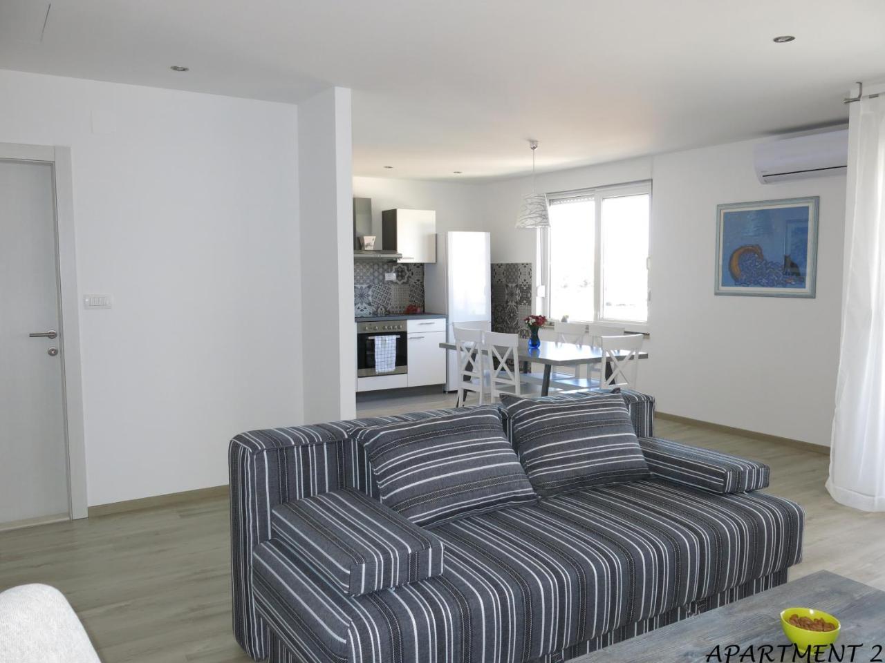 Apartments Luka Trogir Exteriör bild